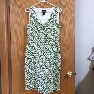 Green/white sleeveless dress